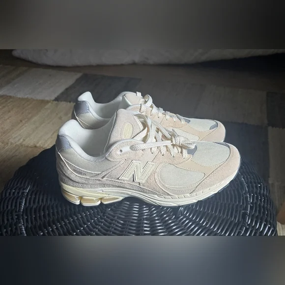 New Balance Cream 2002R Men's Shoes - Picture 6 of 9